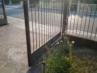 motore su cancello a battente
