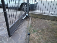 motore su cancello a battente
