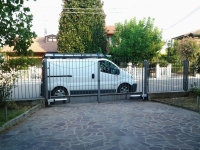 motore su cancello a battente