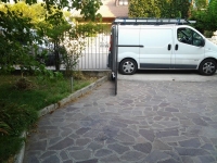motore su cancello a battente