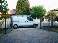 motore su cancello a battente