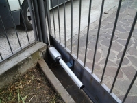 motore su cancello a battente