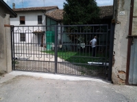 Automazione cancello a battente vista esterna