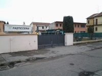 prima: cancello a battente malfunzionante