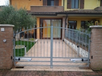 cancello a battente automatico riparazione sostituzione motore