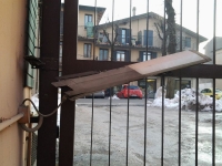PRIMA: cancello a battente malfunzionate Asola